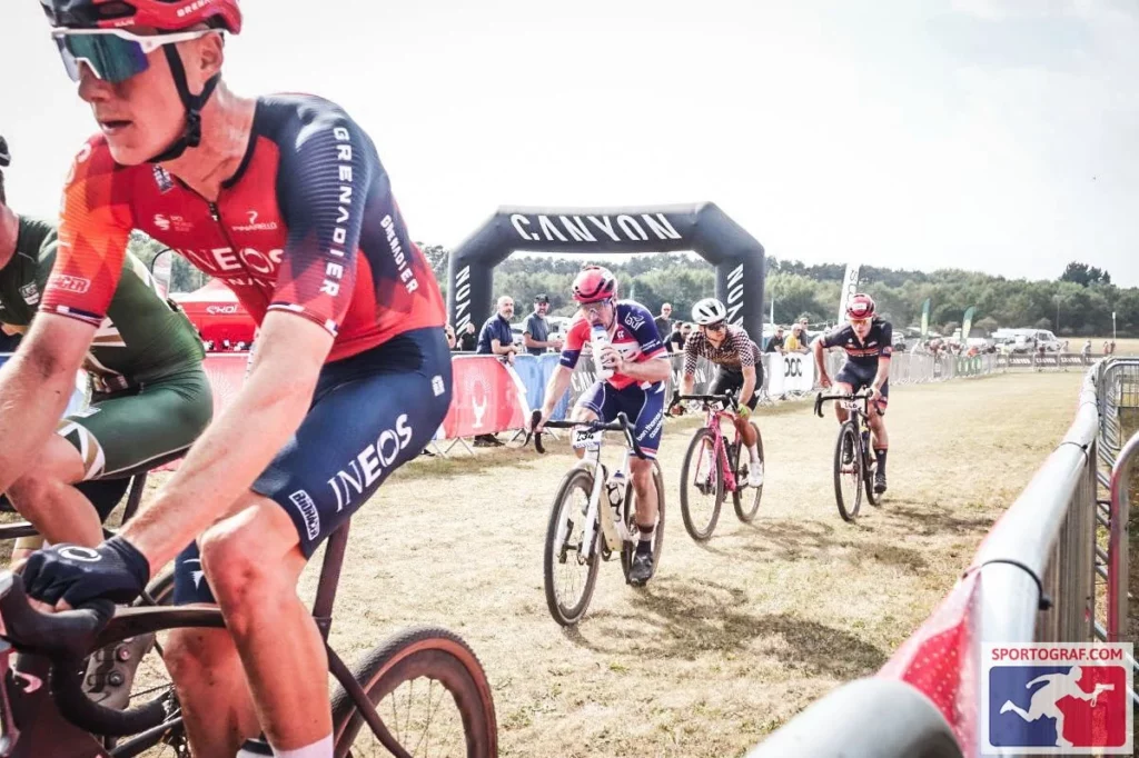 Ben Thomas racing in the 2023 British gravel champs just behind Ineos pro rider Connor Swift. Ben's riding his Strada Gravel Ulta Plus 700c wheelset